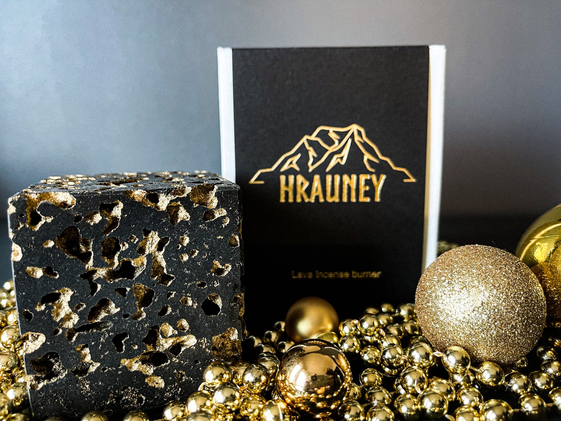 Christmas lava cube black and gold - Hrauney